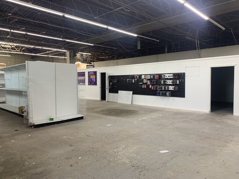 More Photos Of 1385 Seabury Ave, Bronx Warehouse For Lease