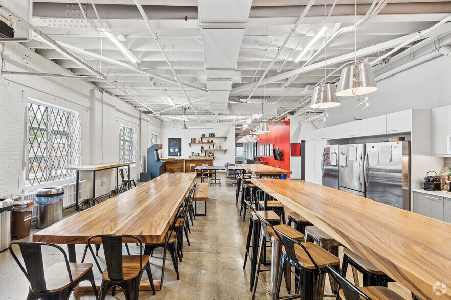 More Photos Of 279 Rue Sherbrooke O, Montréal Office Residential For Lease
