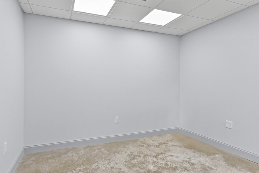 More Photos Of 88 Danielson Pike, Foster Manufacturing For Lease