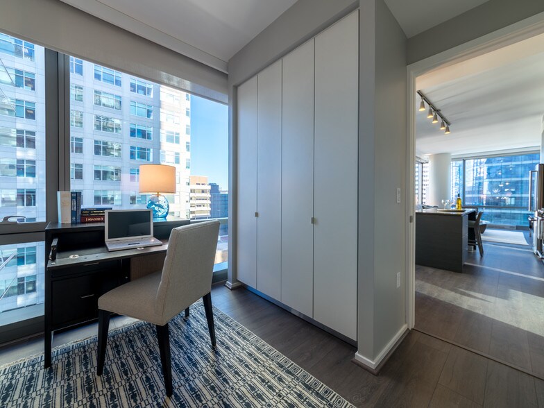 More Photos Of 1800 N Lynn St, Arlington Apartments For Lease