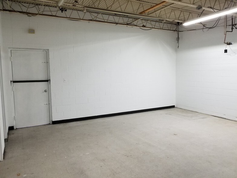 More Photos Of 751-763 Hungerford Dr, Rockville General Retail For Lease