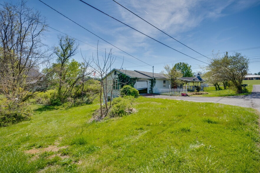 More Photos Of 1203 E Jackson Blvd, Jonesborough Office Residential For Sale