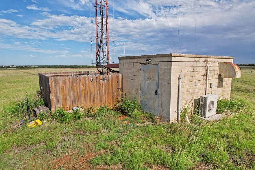 More Photos Of 1515 N Broadway, Hobart Industrial For Sale