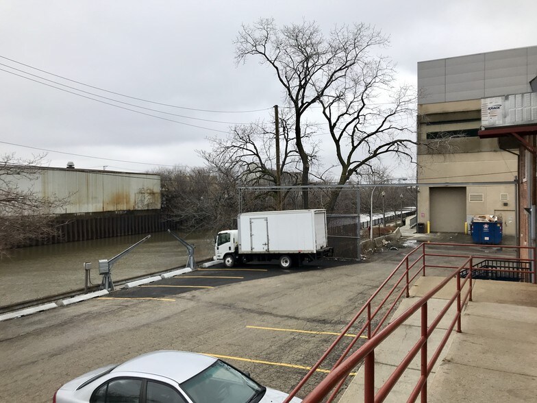 More Photos Of 1410-1440 N Kingsbury St, Chicago Manufacturing For Lease