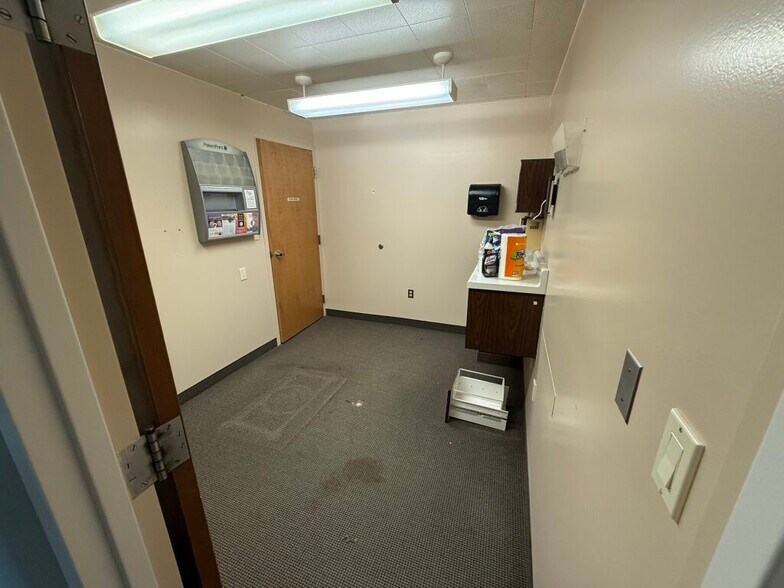 More Photos Of 601 Michigan Ave, Holland Office For Sale