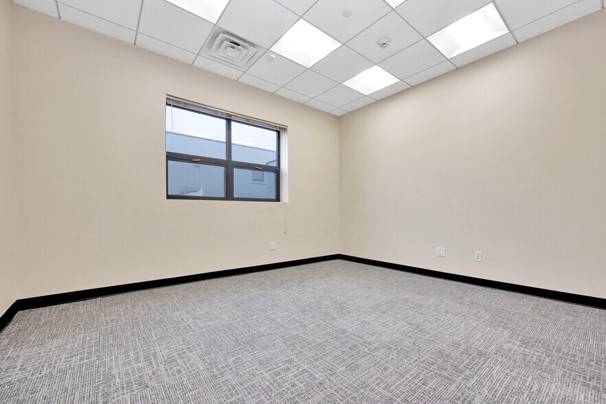 More Photos Of 169 Liberty Ave, Mineola Office For Lease