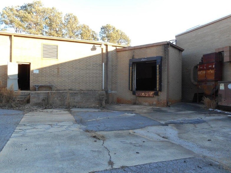 More Photos Of 2860 Nathan St, Newton Manufacturing For Sale