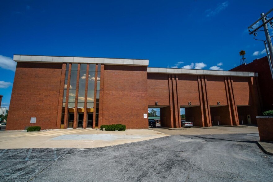 More Photos Of 208 W Reed St, Moberly Office For Sale