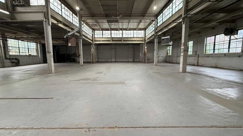 More Photos Of 18-57 Troutman St, Ridgewood Manufacturing For Lease