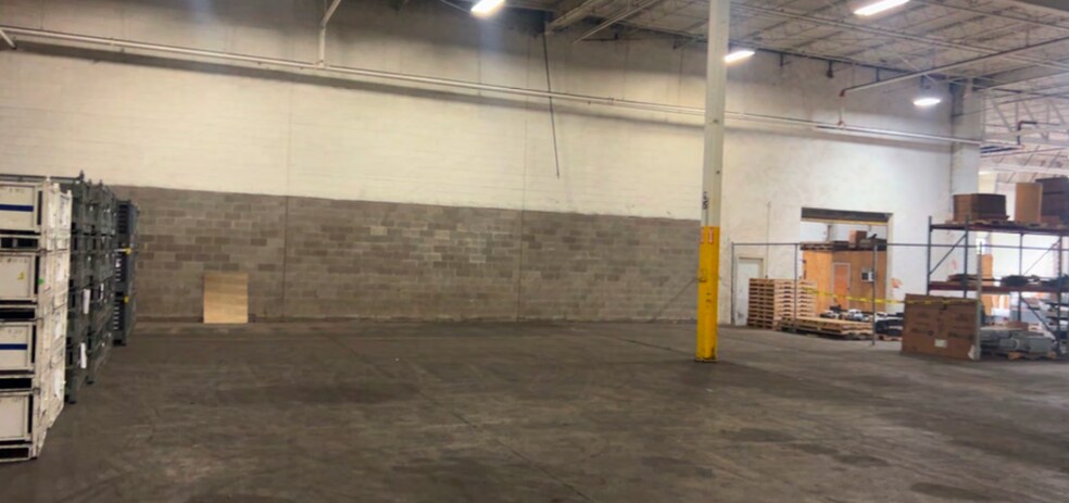 More Photos Of 10333-10335 Wayne Ave, Cincinnati Manufacturing For Lease