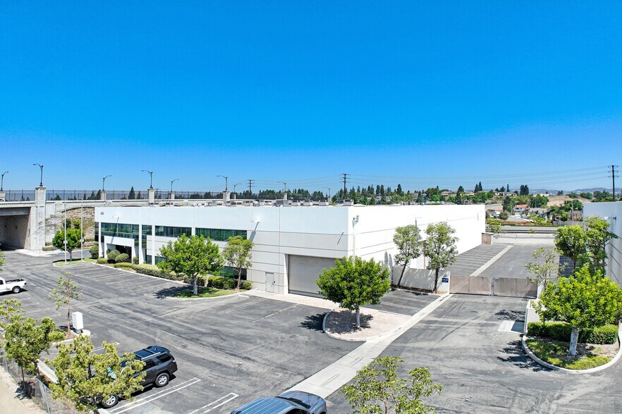More Photos Of 1500 Lakeview Loop, Anaheim Distribution For Lease