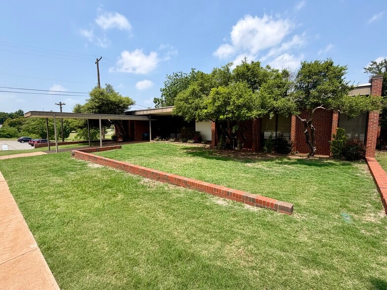 More Photos Of 3701 N Shartel Ave, Oklahoma City Office For Sale