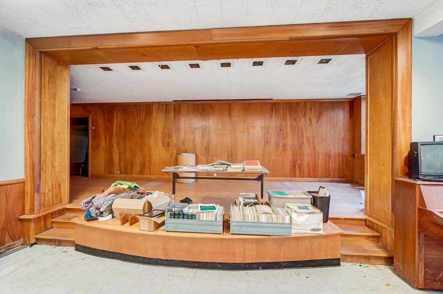 More Photos Of 800 Livermore St, Yellow Springs Research And Development For Sale