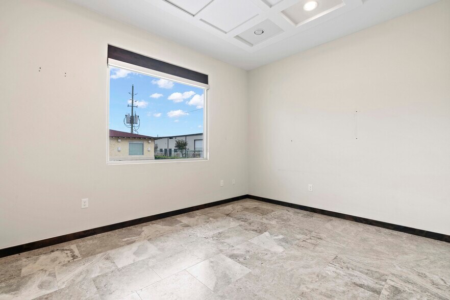 More Photos Of 25329 Budde Rd, The Woodlands Office For Sale