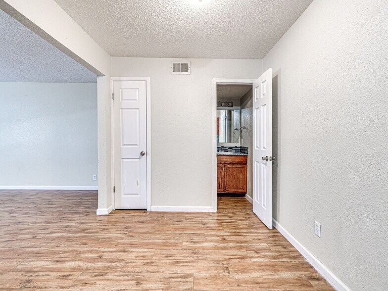 More Photos Of 7404 Lyrewood Ln, Oklahoma City Apartments For Sale