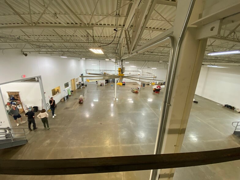 More Photos Of 21600 Miles Rd, North Randall Flex For Lease