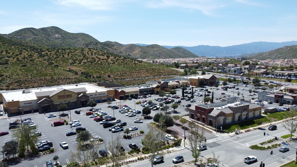 More Photos Of 29985 Canyon Hills Rd, Lake Elsinore Unknown For Lease