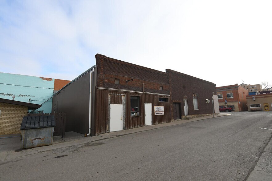 More Photos Of 239 Main St, Shelby Bar For Sale