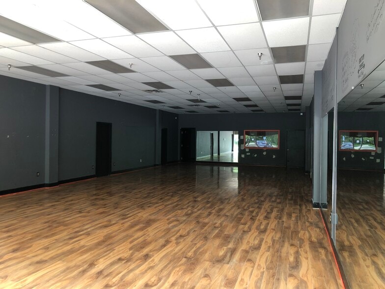 More Photos Of 377 Gambrills Rd, Gambrills Storefront Retail Office For Lease