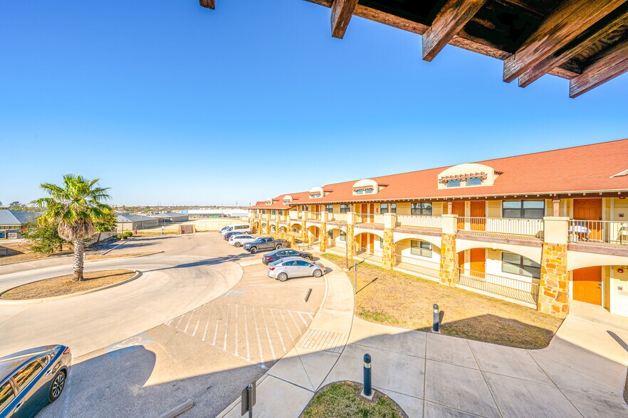 More Photos Of 2420 N 1st St, Carrizo Springs Apartments For Sale