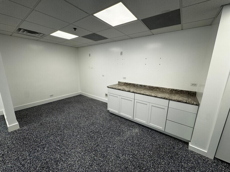 More Photos Of 1520 Hannah Ave, Forest Park Flex For Sale