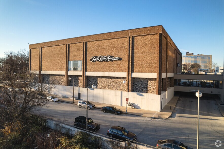 More Photos Of 2 Bala Plz, Bala Cynwyd Department Store For Lease