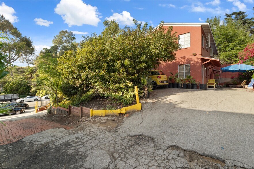 More Photos Of 3234 Barham Blvd, Los Angeles Apartments For Sale