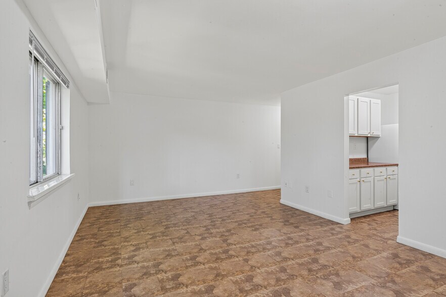 More Photos Of 7500 Prince Cole Ct, Manassas Apartments For Sale