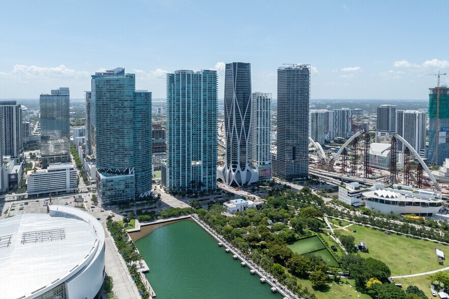 More Photos Of 900-990 Biscayne Blvd, Miami Apartments For Sale
