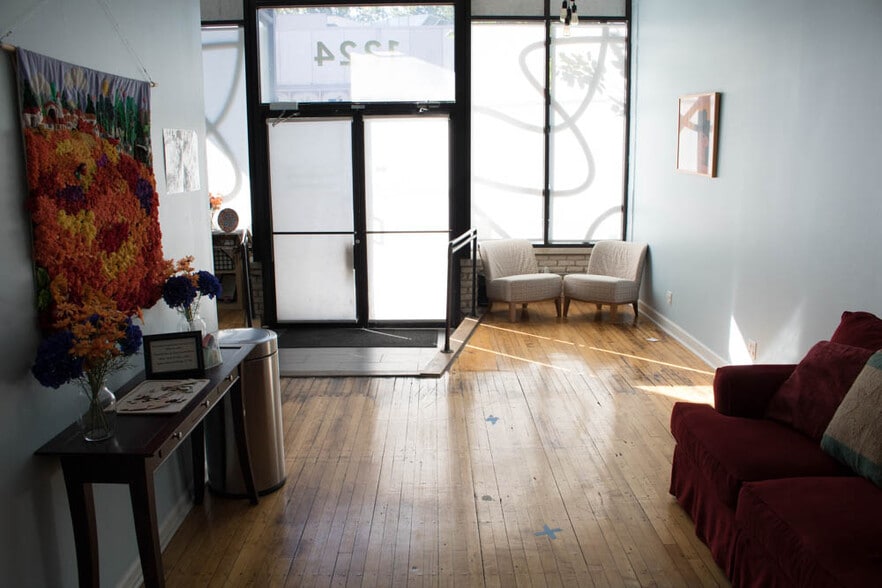 More Photos Of 1224 W Belmont Ave, Chicago Storefront Retail Residential For Lease