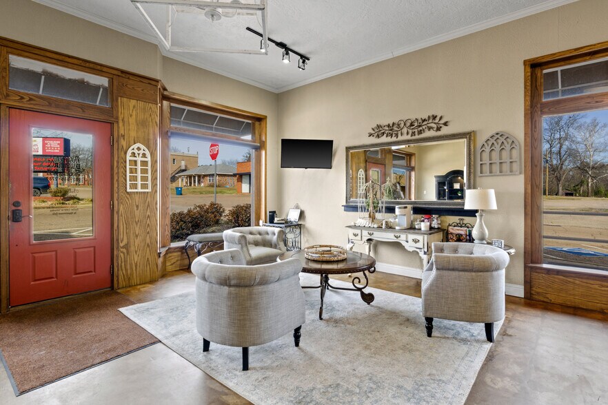 More Photos Of 112 N Lamar St, Daingerfield Storefront For Sale