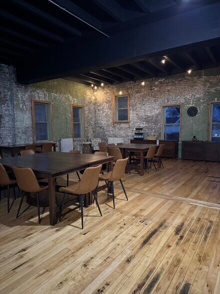 More Photos Of 203 Ellis St, Kewaunee Office For Sale