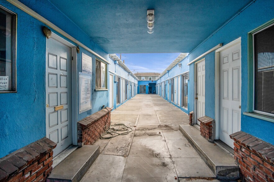 More Photos Of 2338 Ocean Park Blvd, Santa Monica Apartments For Sale