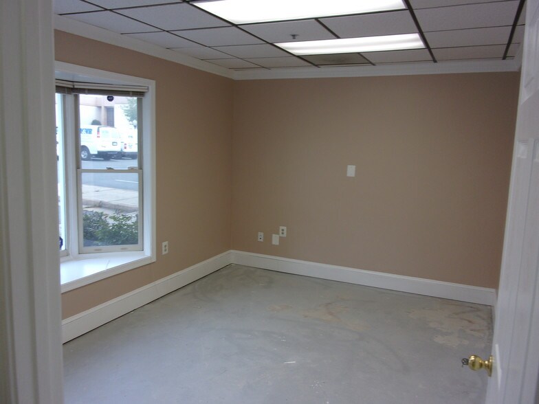 More Photos Of 45571-45595 Shepard Dr, Sterling Medical For Lease