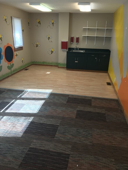 More Photos Of 1520 Knox St, Lincoln Office For Sale