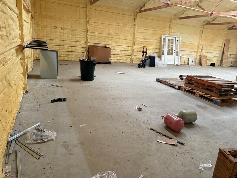 More Photos Of 200 E Walnut St, Grain Valley Warehouse For Sale