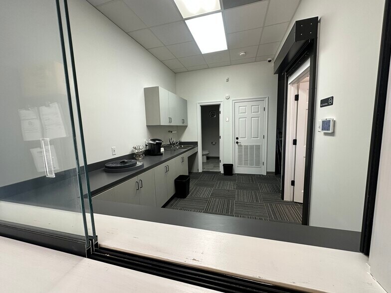 More Photos Of 516 N Burnside Ave, Gonzales Freestanding For Lease