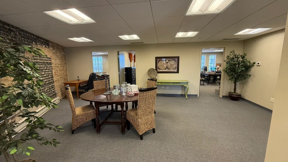 More Photos Of 430 Park Ave, Highland Park Office For Lease