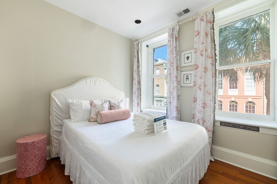 More Photos Of 21 Broad St, Charleston Storefront Retail Residential For Sale