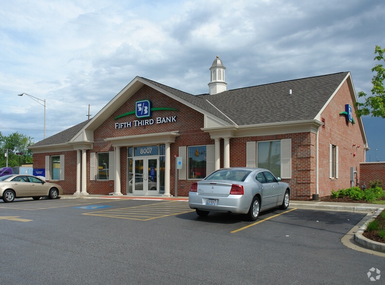 More Photos Of 7951 Calumet Ave, Munster Storefront For Lease