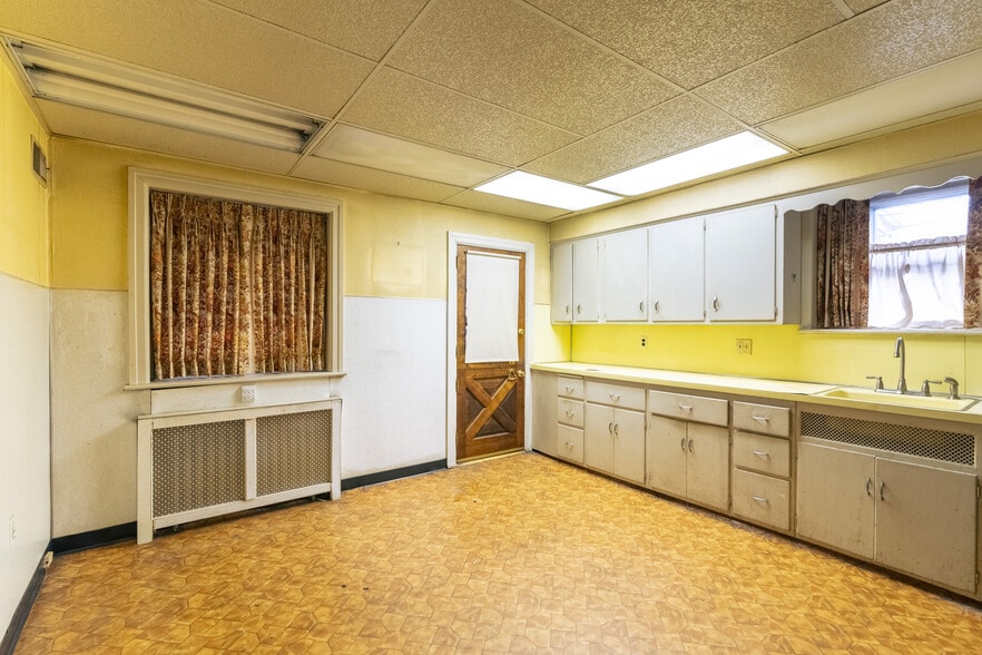 More Photos Of 115 Clifton Ave, Collingdale Specialty For Sale