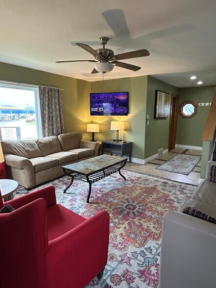 More Photos Of 332 E Onota St, Munising Hotel For Sale