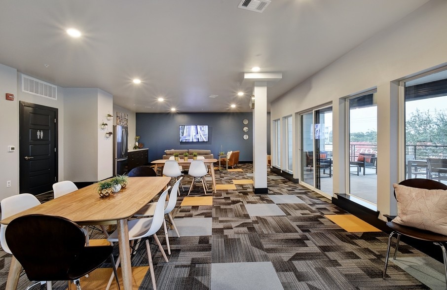 More Photos Of 6444 Burnet Rd, Austin Apartments For Sale