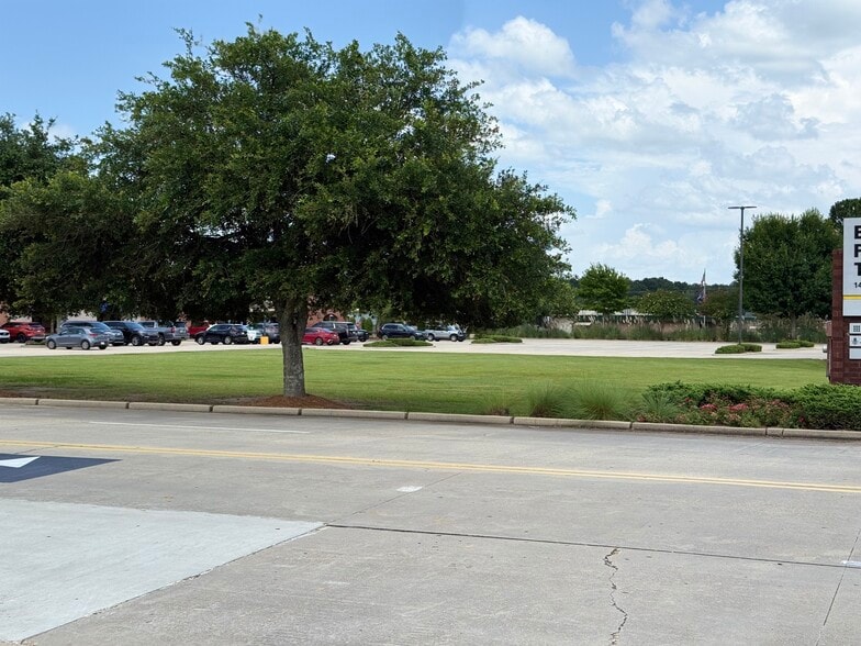 Primary Photo Of 14221 Airline Hwy, Baton Rouge Land For Sale