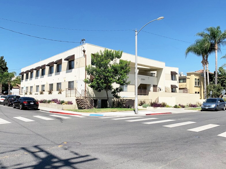 More Photos Of 2001-2005 Grismer Ave, Burbank Apartments For Sale
