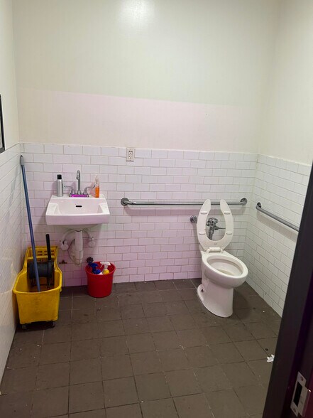 More Photos Of 645-647 Broadway, New York Apartments For Lease