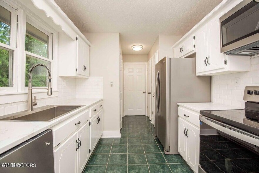 More Photos Of 1723 Roane State Hwy, Harriman Flex For Sale