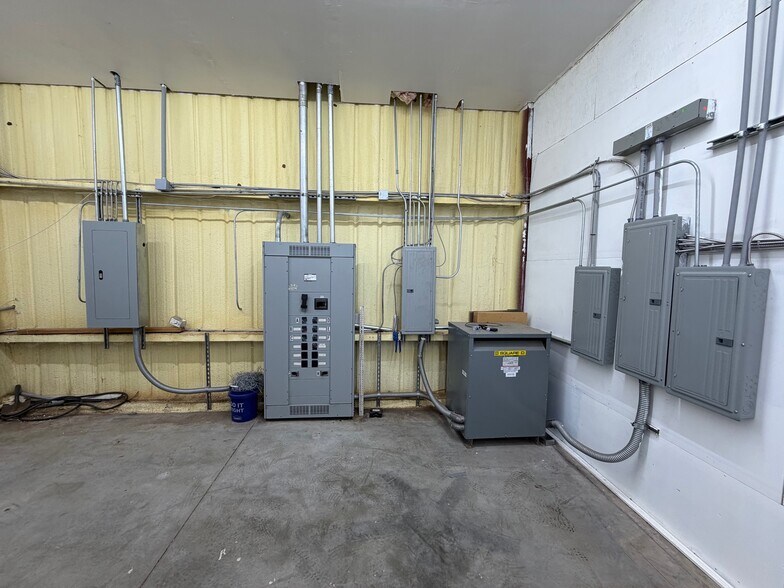 More Photos Of 4295 Banner Rd, Noble Storefront For Sale