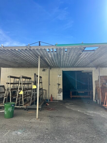 More Photos Of 702 W Anaheim St, Wilmington General Retail For Sale