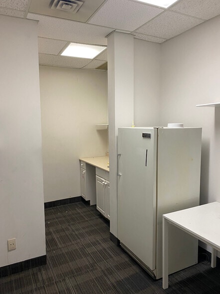 More Photos Of 392-396 Clarence St, London Office For Lease